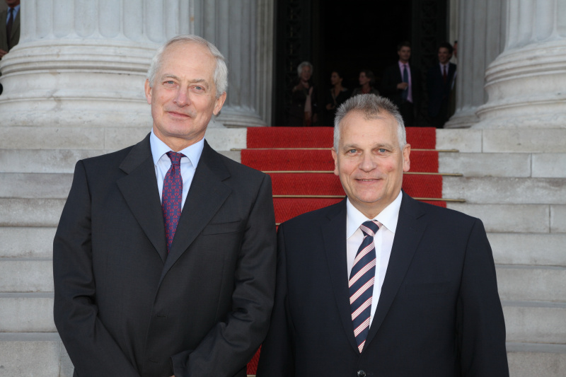 v.li. Fürst Hans Adam II und Bundesratspräsident Gottfried Kneifel