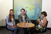 Sebastian Kurz - Staatssekretär für Integration (2.v.li.) wird von Schülerinnen der Polytechnischen Schule Wien 15 interviewt