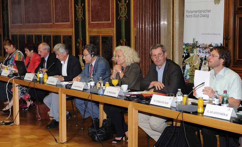 v.li. Petra Bayr - Nationalratsabgeordnete, Mag.a Susanne Neuwirth - Vizepräsidentin des Bundesrates, Jean Feyder - Botschafter und Ständiger Vertreter Luxemburgs bei der WTO, Franz Glaser - Nationalratsabgeordneter, J. L. Chomel, Karin Kadenbach - Europäisches Parlament, Martin Preineder - Bundesratsmitglied und Dipl.-Ing. Dr. Wolfgang Pirklhuber - Nationalratsabgeordneter