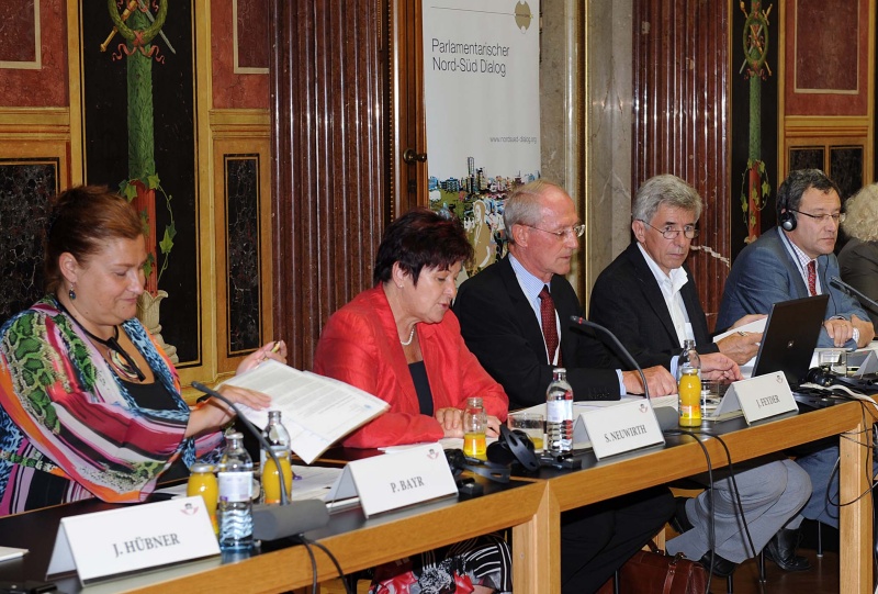 v.li. Petra Bayr - Nationalratsabgeordnete, Mag.a Susanne Neuwirth - Vizepräsidentin des Bundesrates, Jean Feyder - Botschafter und Ständiger Vertreter Luxemburgs bei der WTO, Franz Glaser - Nationalratsabgeordneter und J. L. Chomel
