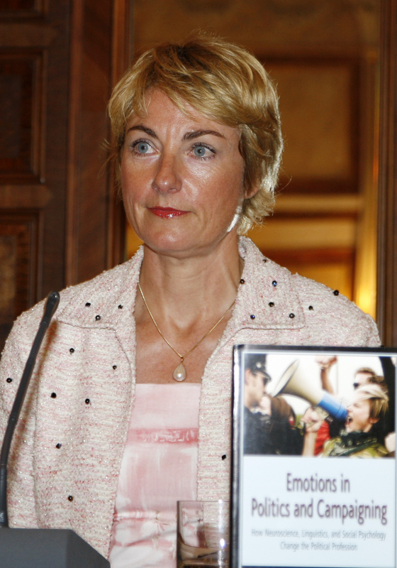 Dr.in Gerlinde Manz-Christ - Herausgeberin