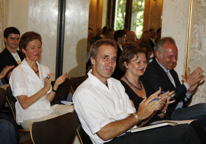 Blick in Richtung VeranstaltungsteilnehmerInnen. Erste Reihe v.li.  Dieter Brosz - Abgeordneter zum Nationalrat, Mag.a Petra Rund und Veranstaltungsteilnehmer