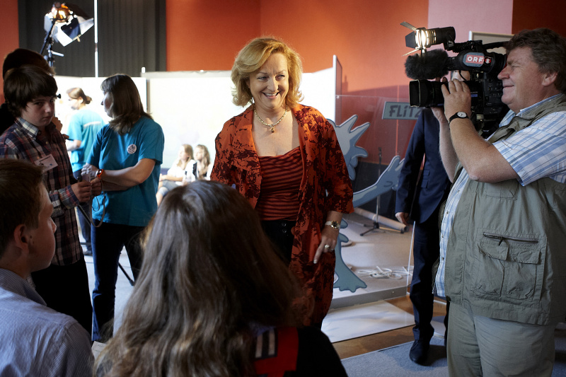 Mag.a Dr.in Maria Fekter - Bundesministerin für Finanzen (2.v.re.) zu Besuch in der Demokratiewerkstatt