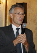 Dr. Georg Posch - Parlamentsdirektor am Mikrofon