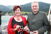 v.li. Präsidentin des Bundesrates Susanne Neuwirth übernimmt bei einer symbolischen Bootsfahrt das Amt von ihrem Vorgänger Gottfried Kneifel