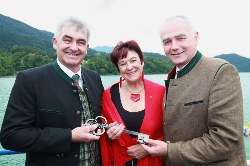 v.li. Salzburger Landtagspräsident Simon Illmer, Bundesratspräsidentin Susanne Neuwirth und Bürgermeister von St. Wolfgang Johannes Peinsteiner