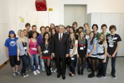 Gruppenfoto mit Bundeskanzler Werner Faymann und SchülerInnen des BRG Wörgl, Tirol