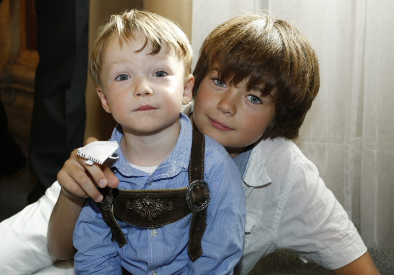 Veranstaltungsteilnehmer - zwei Buben