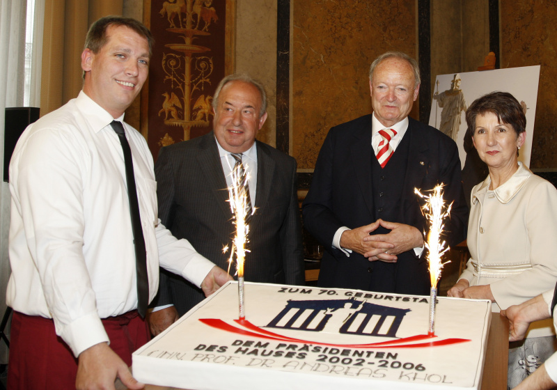 v.li. Veranstaltungsteilnehmer, Fritz Neugebauer - Zweiter Präsident des Nationalrates, Nationalratspräsident i.R. Univ.- Prof. Dr. Andreas Khol und Mag.a Barbara Prammer - Präsidentin des Nationalrates