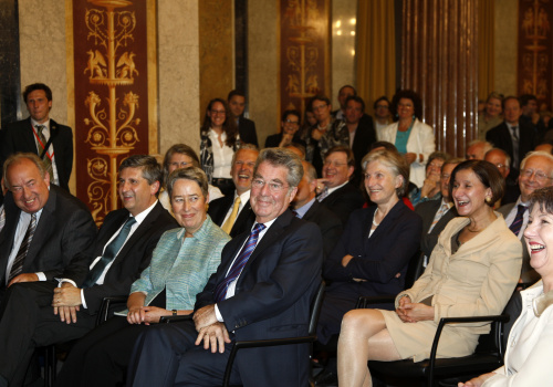 Erste Reihe v.li. Fritz Neugebauer - Zweiter Präsident des Nationalrates, Dr. Michael Spindelegger - Vizekanzler, Margit Fischer, Dr. Heinz Fischer - Bundespräsident und Mag.a Barbara Prammer - Präsidentin des Nationalrates