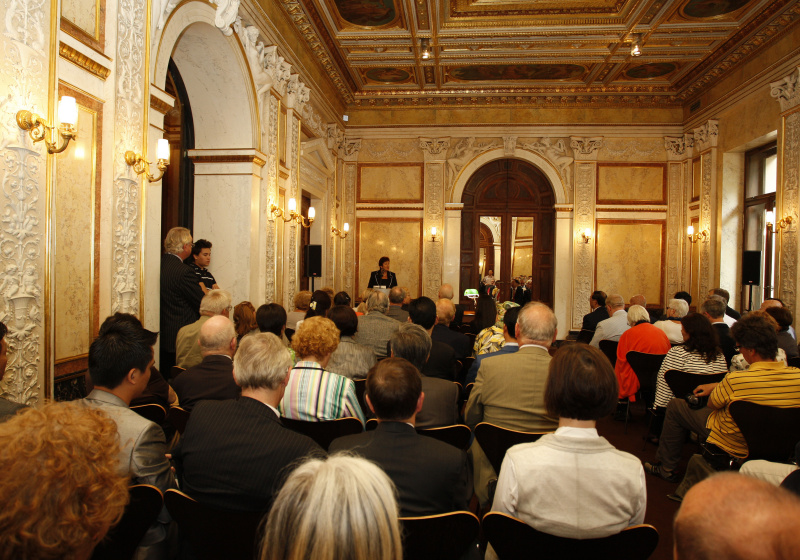 Mag.a Susanne Neuwirth - Präsidentin des Bundesrates am Rednerpult