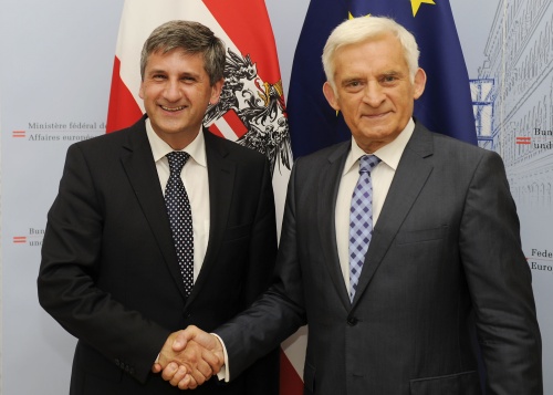 v.li. Dr. Michael Spindelegger - Vizekanzler und  Jerzy Buzek - Präsident des Europäischen Parlaments
