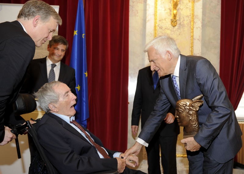 v.li. Dr. Alois Mock - Außenminister a. D. und Jerzy Buzek - Präsident des Europäischen Parlaments im Gespräch