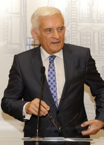 Jerzy Buzek - Präsident des Europäischen Parlaments am Rednerpult