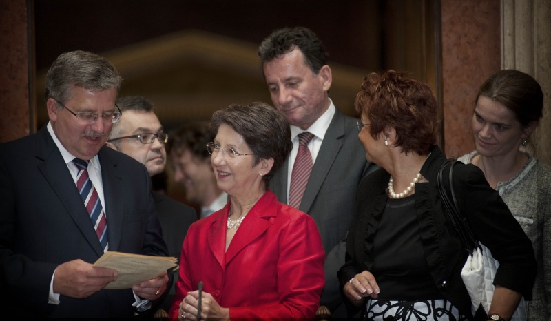 Erste Reihe v.li. Bronislaw Komorowski - polnischer Staatspräsident, Mag.a Barbara Prammer - Nationalratspräsidentin und Veranstaltungsteilnehmerin