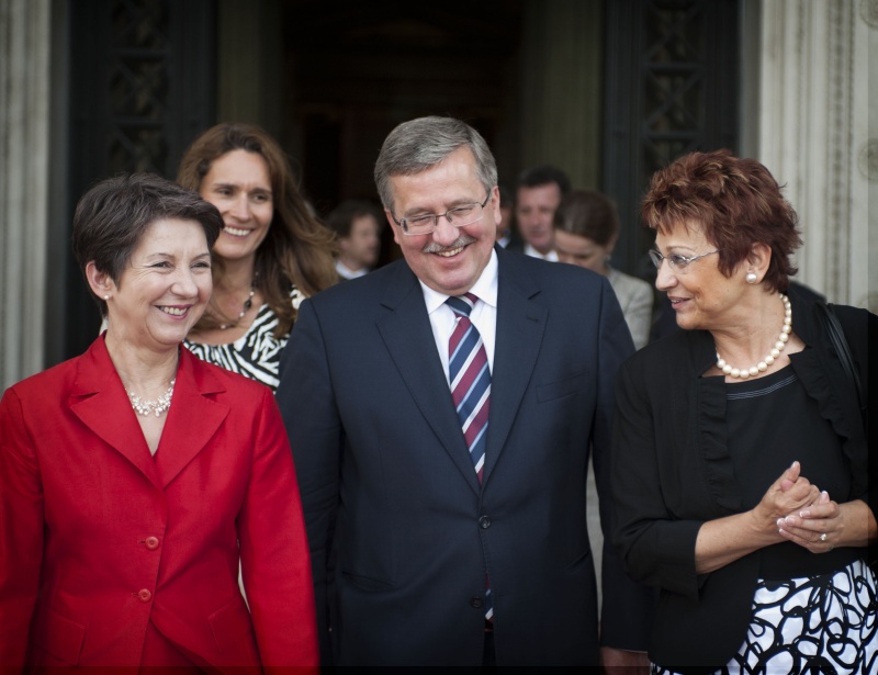 Erste Reihe v.li. Mag.a Barbara Prammer - Nationalratspräsidentin, Bronislaw Komorowski - polnischer Staatspräsident und Veranstaltungsteilnehmerin