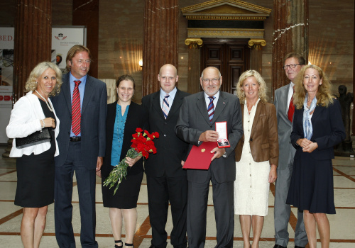 Reinhard Todt - Vizepräsident des Bundesrates (5.v.li.) mit Familie in der Säulenhalle