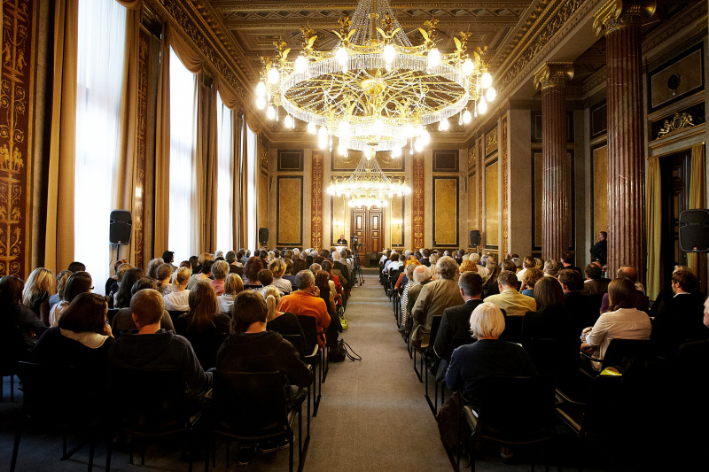 Wolf Biermann - Deutscher Schriftsteller und Liedermacher am Rednerpult