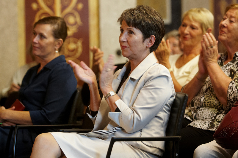 Mag.a. Barbara Prammer - Nationalratspräsidentin spenden Applaus
