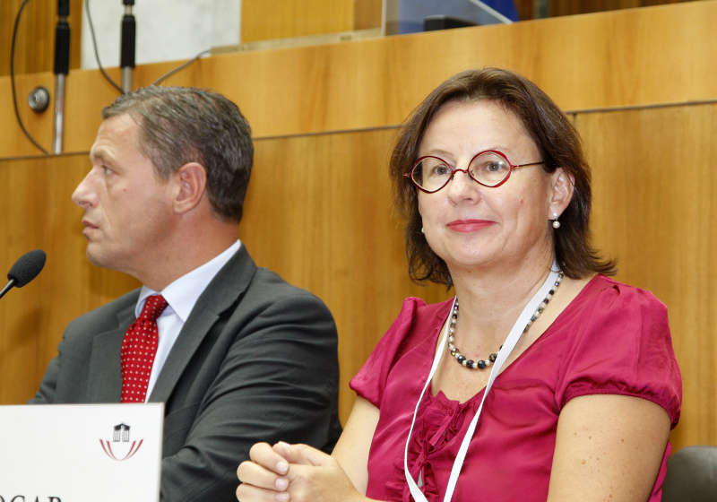 v.li. Christian Pilnacek - Justizministerium und Rosa Logar - Wiener Interventionsstelle gegen Gewalt in der Familie