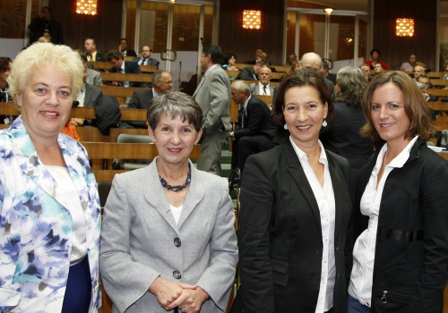 v.li. Verena Dunst, Nationalratspräsidentin Mag.a Barbara Prammer, Gabriele Heinisch-Hosek - Frauenministerin und Andrea Mautz