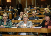 Erste Reihe v.li. Carmen Gartelgruber - Nationalratsabgeordnete, Dorothea Schittenhelm - Nationalratsabgeordnete und Gisela Wurm - Nationalratsabgeordnete