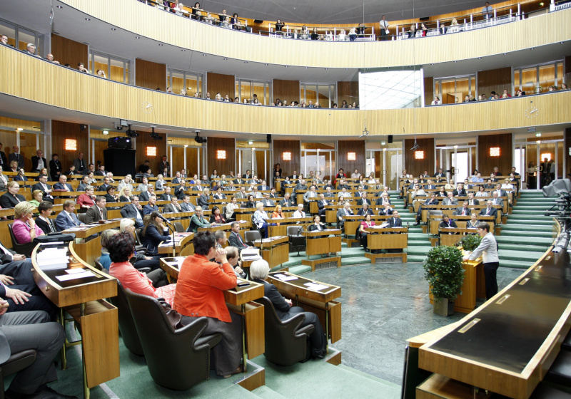 Blick in Richtung VeranstaltungsteilnehmerInnen. Nationalratspräsidentin Mag.a Barbara Prammer am Rednerpult