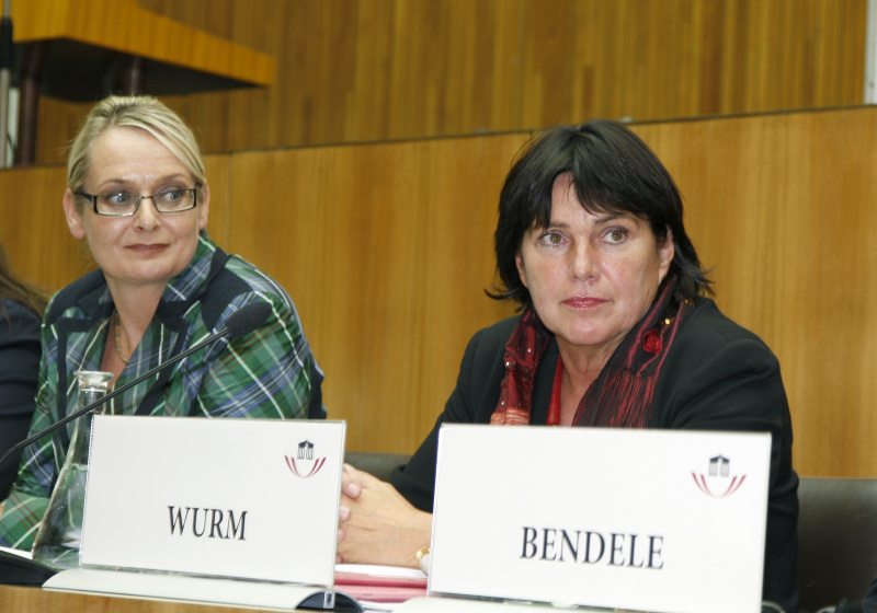 v.li. Carmen Gartelgruber - Frauensprecherin FPÖ und Mag.a Gisela Wurm - Frauensprecherin SPÖ