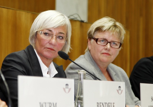 v.li. Mag.a Maria Schwarz-Schlöglmann - Gewaltschutzzentrum Oberösterreich und Dorothea Schittenhelm - Frauensprecherin ÖVP