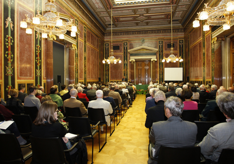 Fritz Neugebauer - Zweiter Nationalratspräsident am Rednerpult