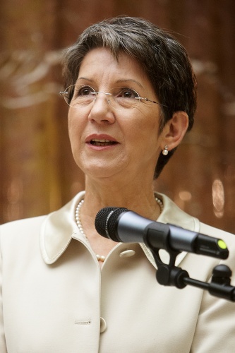 Mag.a Barbara Prammer - Nationalratspräsidentin am Mikrofon