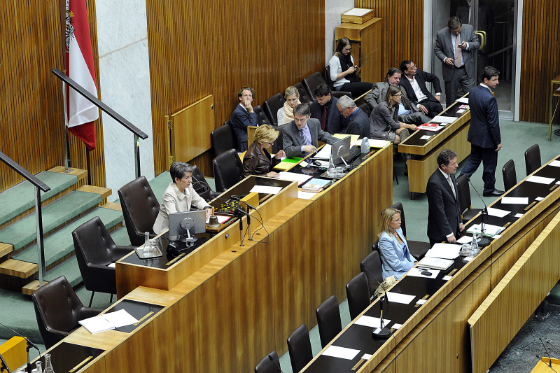 118. Nationalratssitzung. v.li. Vorsitz am Präsidium Mag.a Barbara Prammer - Nationalratspräsidentin. Auf der Regierungsbank v.li. Mag.a Beatrix Karl - Justizministerin und Dr. Karlheinz Töchterle - Wissenschaftsminister