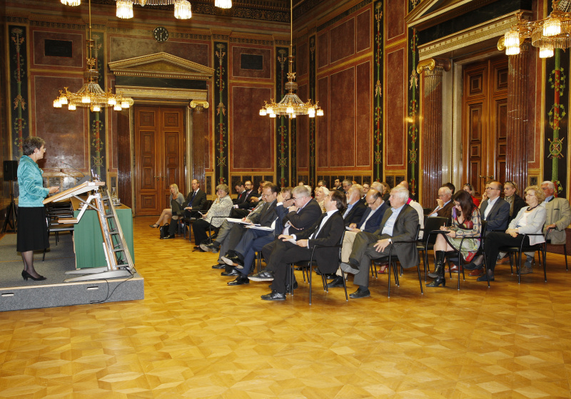 Mag.a Barbara Prammer - Präsidentin des Nationalrates begrüßt die Gäste