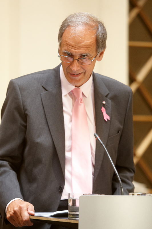 Univ.-Prof. Dr.Paul Sevelda - Präsident der Österreichischen Krebshilfe am Rednerpult