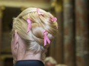Frisur mit Pink Ribbons