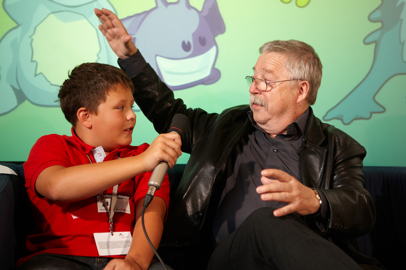 v.re.: Wolf Biermann - Deutscher Schriftsteller und Liedermacher im Gespräch mit einem Schüler