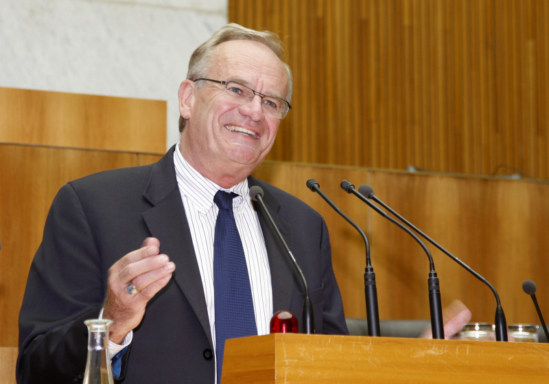 Detlof von Winterfeldt - Director, International Institute for Applied Systems Analysis am Rednerpult