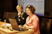 Am Podium v.li. Ursula Haubner - Nationalratsabgeordnete des BZÖ und Mag.a Barbara Blümel
