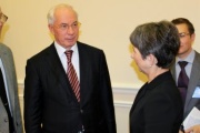 Nationalratspräsidentin Mag.a Barbara Prammer im Gespräch mit Premierminister Mykola Asarow