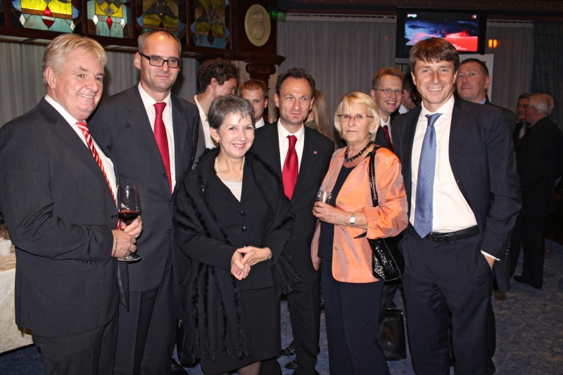 Treffen mit österreichischen WirtschaftsverterInnen beim Business Circle der Außenhandelsstelle der Wirtschaftskammer. Von links: Veranstaltungsteilnehmer, Botschafter Dietrich Heim, Nationalratspräsidentin Mag.a Barbara Prammer, Handelsdelegierter Gregor Postl und zwei VeranstaltungsteilnehmerInnen