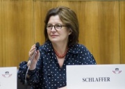 Dr.in Edith Schlaffer - 1997-2000 wiss. Begleitung der Öffnung des Bundesheeres
