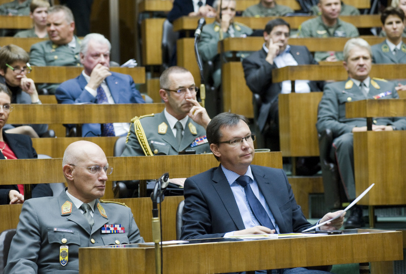 v.il. Mag. Othmar Commenda - Generalstab und Mag. Norbert Darabos - Bundesminister für Landesverteidigung und Sport