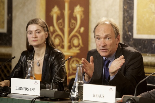 v.li. Anke Domscheit-Berg und  Sir Tim Berners-Lee