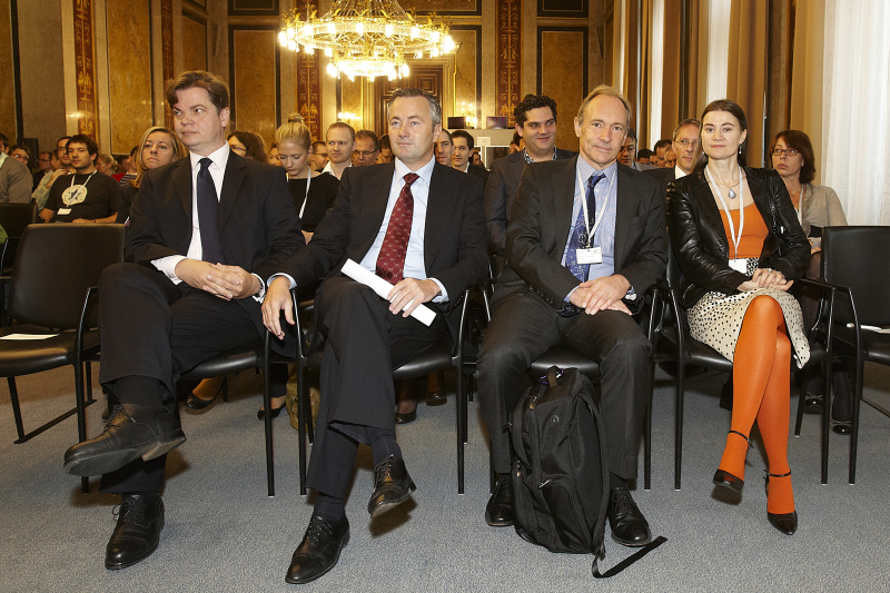 v.links: Mag.Christoph Neumayer - Generalsekretär der Industriellenvereinigung, Dr.Hannes Ametsreiter - Generaldirektor der Telekom Austria Group, Sir Tim Berners-Lee und Anke Domscheit-Berg