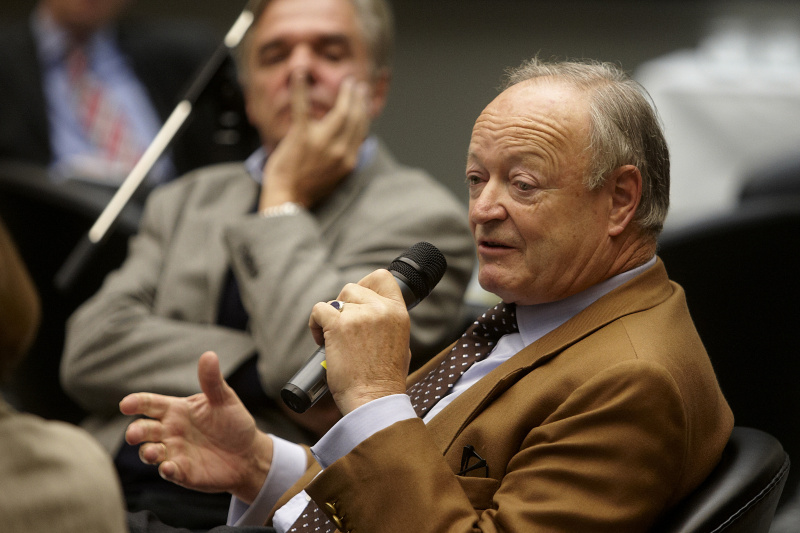 Univ.-Prof. Dr. Andreas Khol - Nationalratspräsident i. R. am Mikrofon