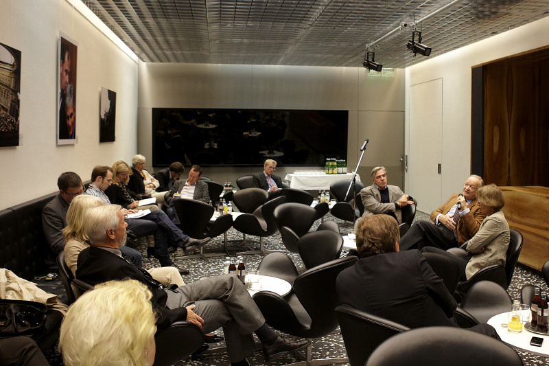 Blick in Richtung VeranstaltungsteilnehmerInnen  mit Univ.-Prof. Dr. Andreas Khol - Nationalratspräsident i. R. am Mikrofon