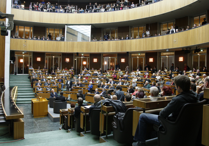 Blick in Richtung VeranstaltungsteilnehmerInnen. Am Podium v.li.  Michael Kerbler - Ö1/ORF und Stephane Hessel