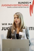 Johanna Zauner - Vorsitzende der Bundes Jugendvertretung am Rednerpult