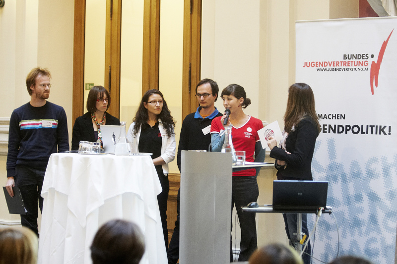 Vertreter der Bundes Jugendvertretung Workshops bei ihrer Berichterstattung