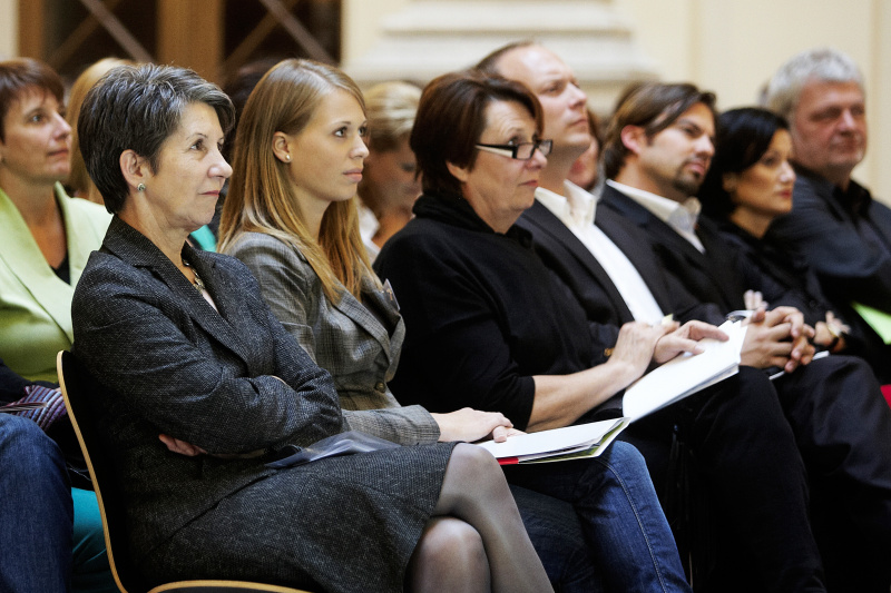 v.li. Mag.a Barbara Prammer - Nationalratspräsidentin, Johanna Zauner - Vorsitzende der Bundesjugendvertretung und Renate Csörgits - Nationalratsabgeordnete
